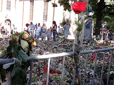 Blommmor i Oslo efter Oslo-bomben och Utöya-massakern.