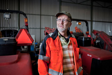 ”Vid en krock viks man framåt och slår i ansiktet”, säger huvudskyddsombudet Tomas Holmqvist om traktorerna med tvåpunktssäkerhetsbälten.