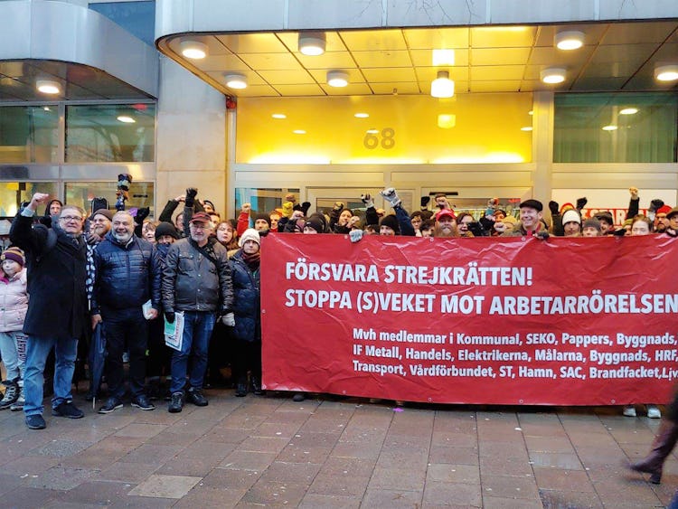 Demonstration mot förändringar i strejkrätten.