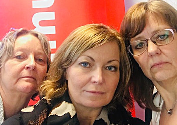 Undersköterskorna Eva Nilsson, Erika Patel och Charlotte Karlsson.