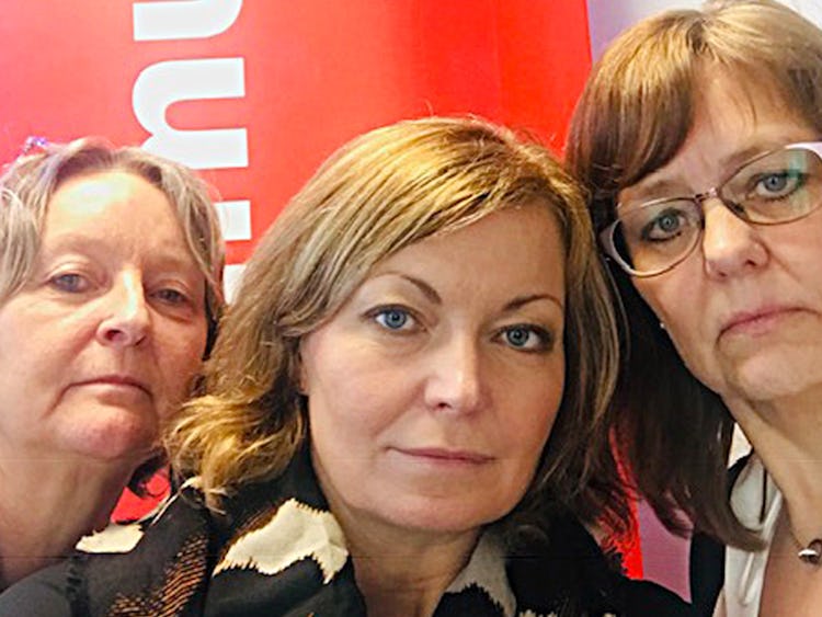 Undersköterskorna Eva Nilsson, Erika Patel och Charlotte Karlsson.
