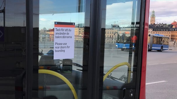 Stängd bussdörr i Stockholmstrafiken.