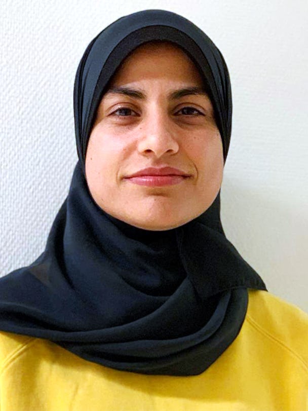 Zejnab al-Zibala, barnskötare.