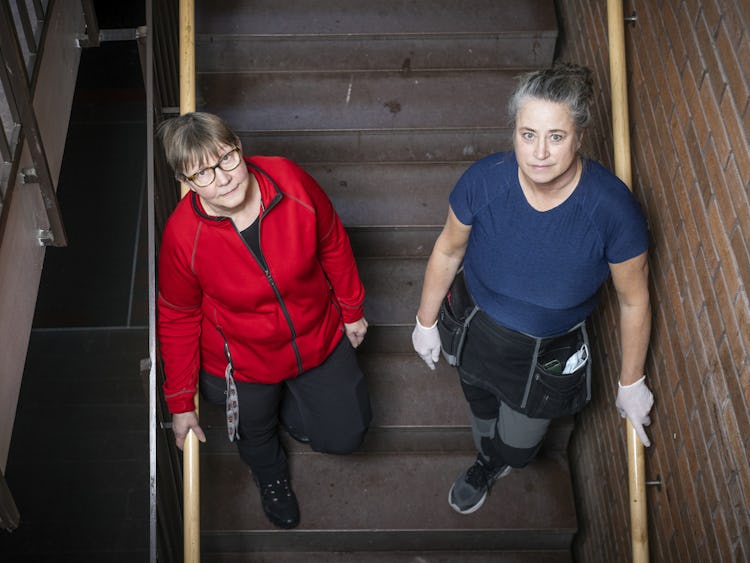 Monica Lundgren och Louise Sandlund, städare och skyddsombud.