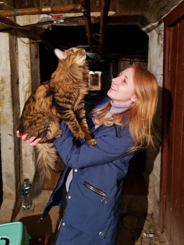 Yuliia Karmanskyij med katten Max.