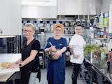 Susanna Lund, Melek Demertas och Nichapan Ekner har fått sina kunskaper som kockar validerade.