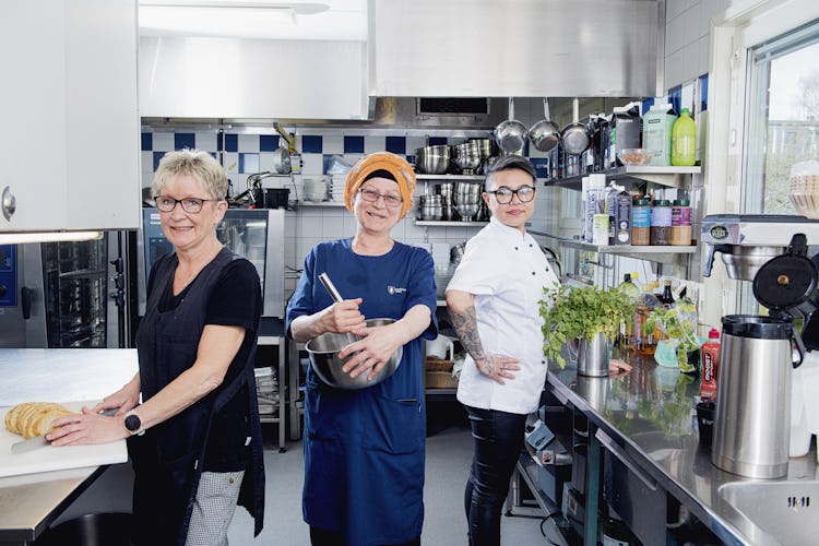 Susanna Lund, Melek Demertas och Nichapan Ekner har fått sina kunskaper som kockar validerade.