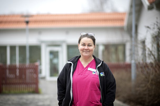 Lisa Jakobsson, specialistundersköterska med 37 000 kronor i månadslön.