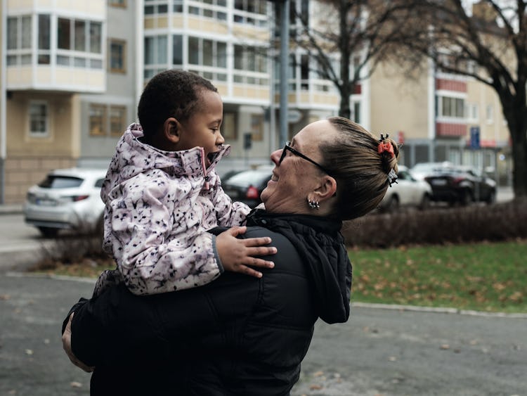 Maria Jacobsson och dottern Keira, fotograferade 2022.