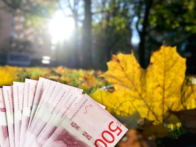 I Region Västernorrland har personalen fått besked om att det dröjer till slutet av september innan nya lönen börjar betalas ut.