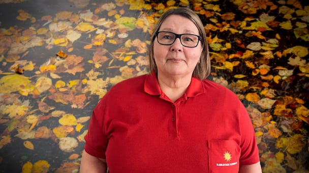 Stödassistenten Susanne Thåg i Karlstad får vänta till november på nya lönen.
