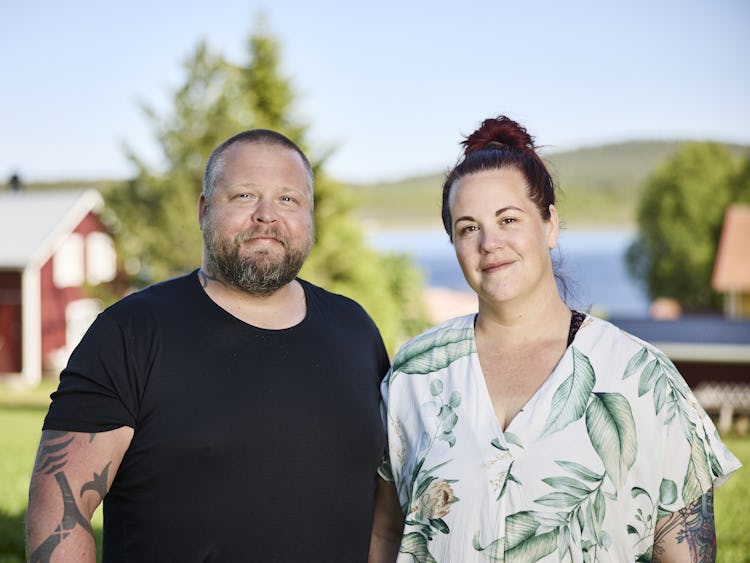 Kristian och Linda Stafrin ska båda jobba som konsulter inom äldreomsorgen i Korpilombolo i sommar.