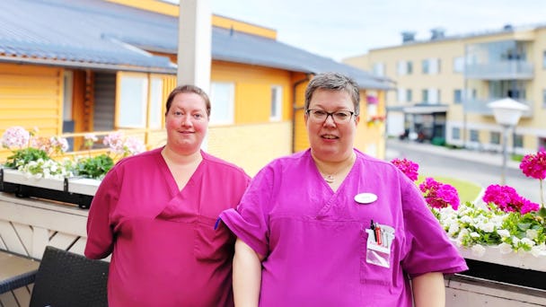 Undersköterskorna Tiina Melkko och Tuula Maijanen, Lunden Solbacken i Haparanda.