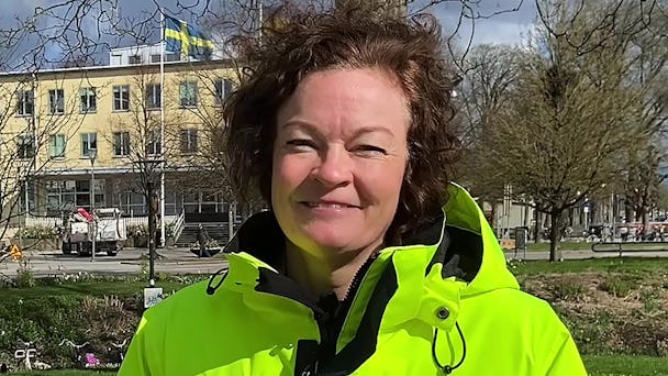 Ulrika Granfors, chef för tekniska förvaltningen i Kungsbacka, sommarjobbade en vecka på ett äldreboende.