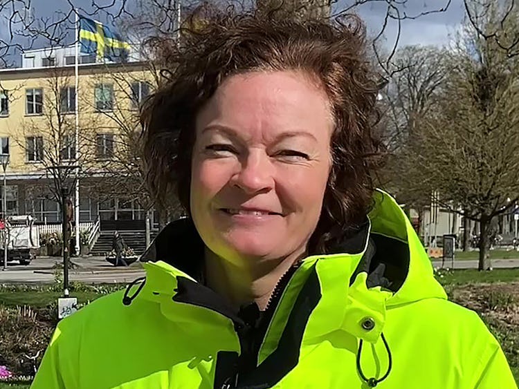 Ulrika Granfors, chef för tekniska förvaltningen i Kungsbacka, sommarjobbade en vecka på ett äldreboende.