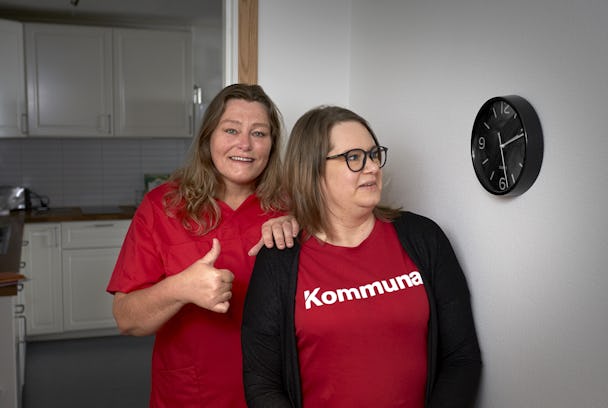 Undersköterskorna Marie Kling och Monica Karlén är nöjda med de fått igenom kravet om längre nattpass.