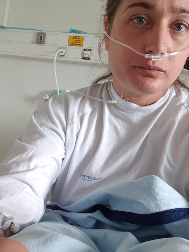 Sophia Hellström får vård på akuten och behandlas med hjälp av syrgas och kortison.