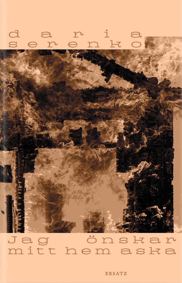 Omslaget till en Daria Serenkos bok ”Jag önskar mitt hem aska”, med en bild av en brinnande byggnad.