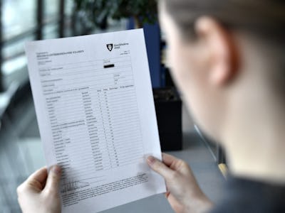 En individuell granskare ett detaljerat provresultat från Stockholms universitet, med fokus på den signerade sektionen.