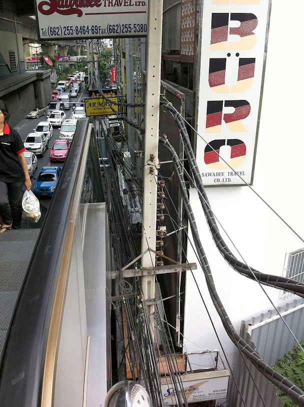 Från en rulltrappa i distrikt NANA Bangkok. Foto: Kenneth Olausson