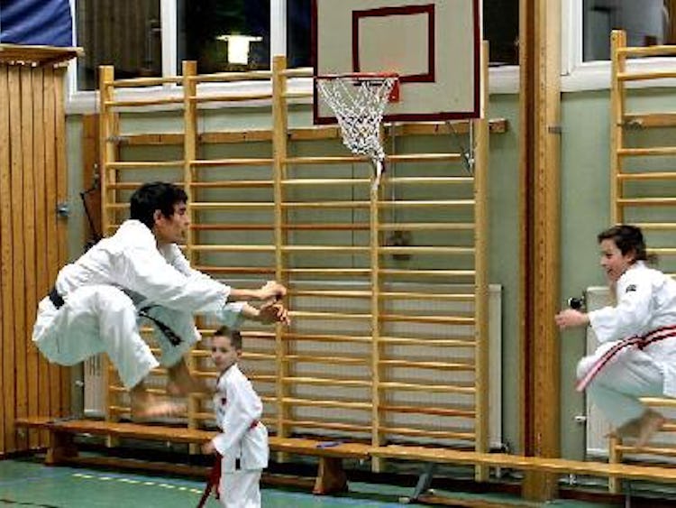 Ibrahim Husseini på karateträningen
