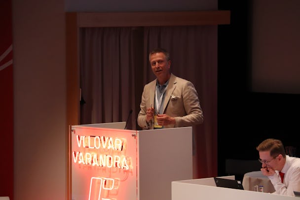 Pontus Boström i talarstolen