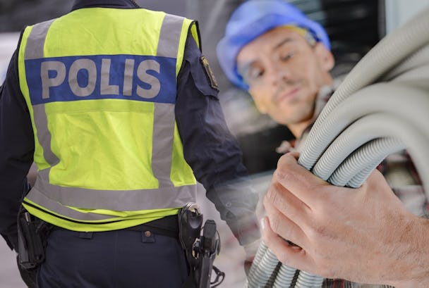 Ett bildmontage med ryggen på en polis och en elektriker hållandes en sladd