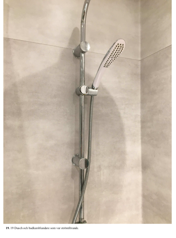 En dusch i ett badrum