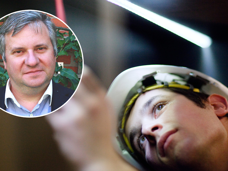 En bild på Alexandru Panican monterad invid en bild på en ung person som jobbar med el
