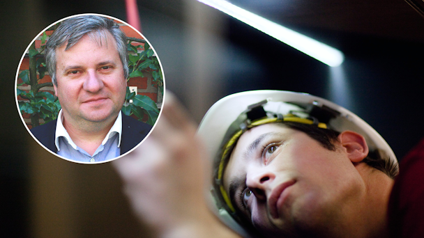 En bild på Alexandru Panican monterad invid en bild på en ung person som jobbar med el