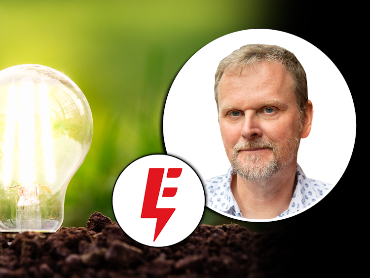 En bild på Urban Pettersson monterad invid Elektrikernas logga och en bild på en lysande glödlampa nedstucken i jord utomhus.
