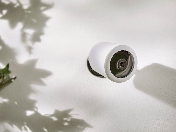 Wiser-kameran monterad på en yttervägg