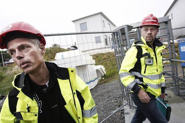 Jan-Ove Berg och Magnus och Magnus Söderström på arbetsplatsbesök för att informera om fördelarna med att vara fackansluten. Foto: Tomas Nyberg