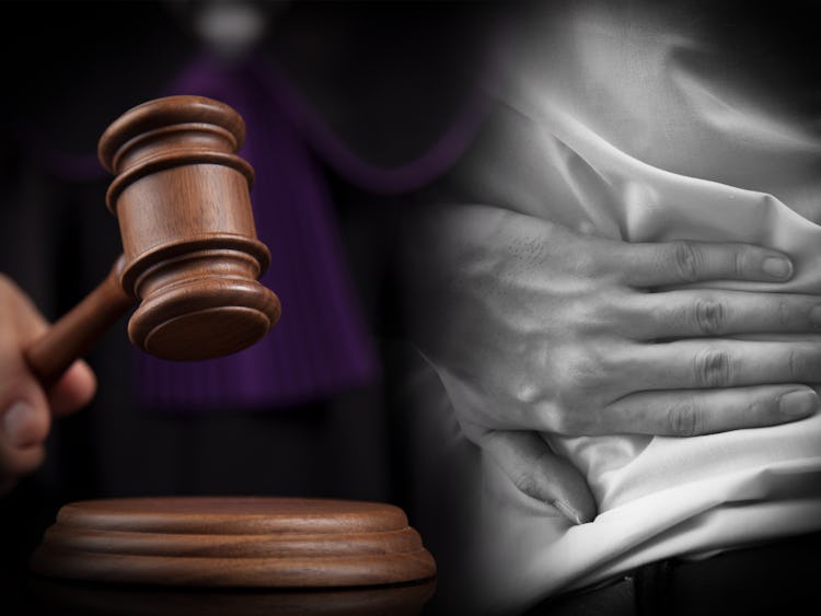En domare med en klubba, monterat invid en hand som håller i en värkande rygg