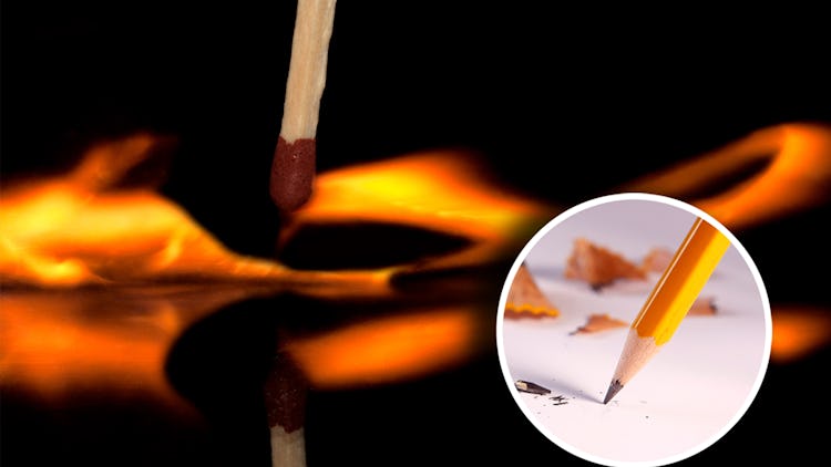 En tändsticka som tänder en eldslåga mot ett bland underlag, med en cirkel med en penna monterat över