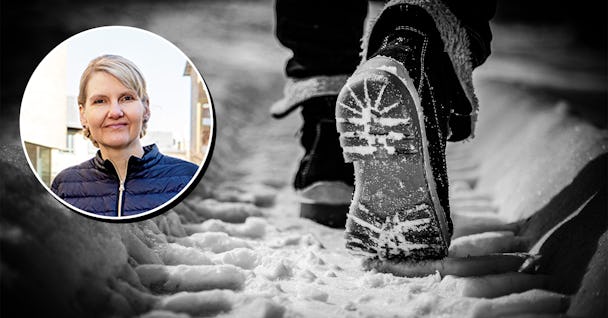 En bild på Maria Åberg monterad över en svartvit bild på två fötter som går i snö