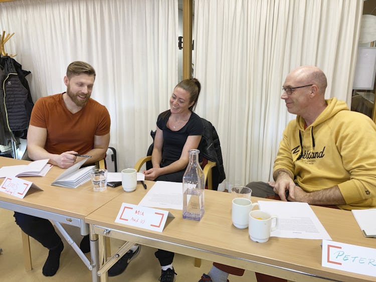 Jonas Sandin Westerlund, Mia Edström och Peter Stafrin vid ett bord i möteslokalen