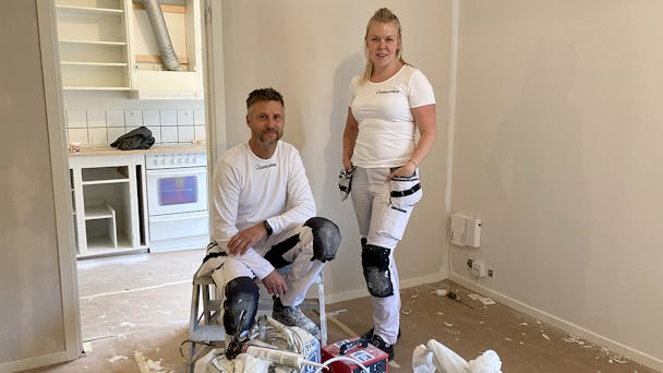 Anna-Karin Svensson och Ingemar Larsson i lägenheten de renoverar.